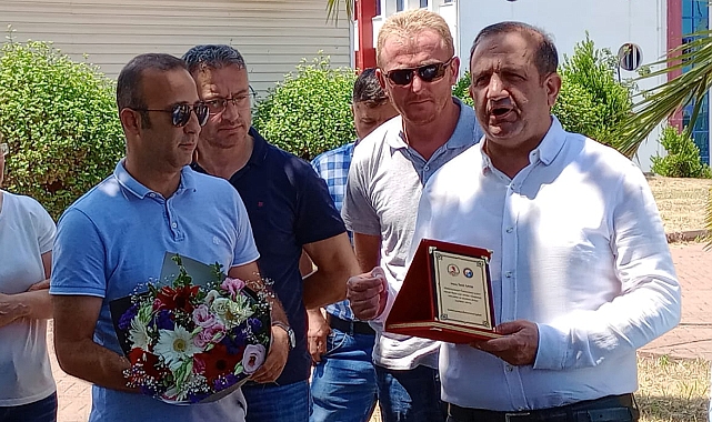 Ondokuz Mayıs işçilerinden Başkan Sayın'a teşekkür plaketi