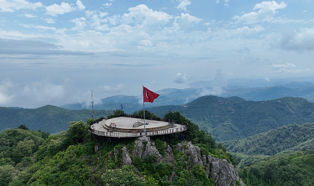 Zirveye tırmanan Yoroz'a hayran kalıyor