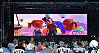 Açık Hava Sinema Günleri üç kuşağı birleştiriyor