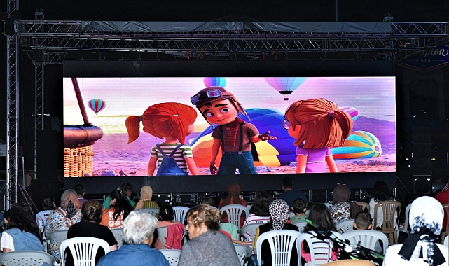 Açık Hava Sinema Günleri üç kuşağı birleştiriyor