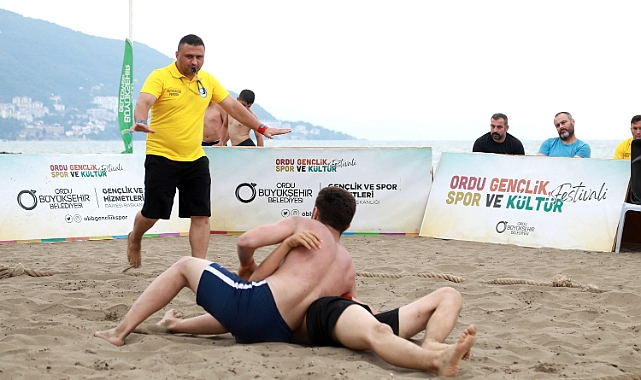 Kum Güreşleri festivale renk kattı