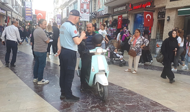 Motosiklet ve bisikletlerin trafiğe kapalı caddeye girmesi yasak!