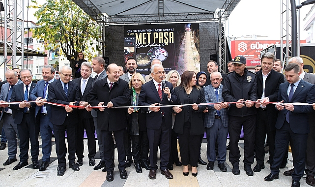 İsmet Paşa Caddesi'ne görkemli açılış