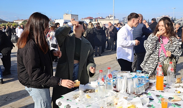 Ordu Üniversitesi'nde öğrencilere Hamsi ikramı yapıldı