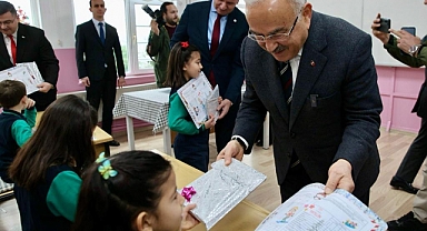Başkan Güler, minik öğrencilerin karne heyecanına ortak oldu