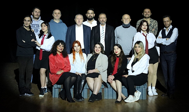 Taşbaşı Tiyatro, 2024 yılının ilk oyunu "Ortaya Karışık" ile sahne alacak