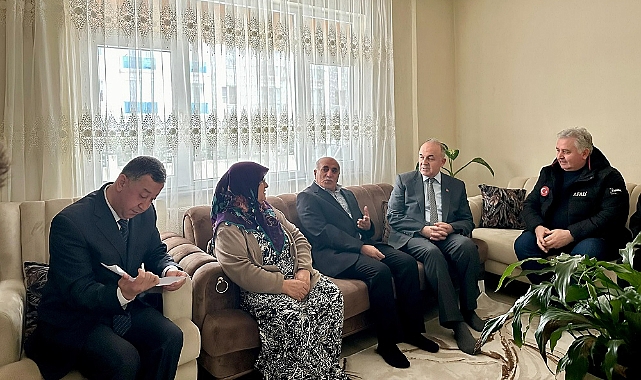 Vali Erol, Depremzede aileleri ziyaret etti