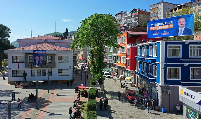 Perşembe rengarenk oldu