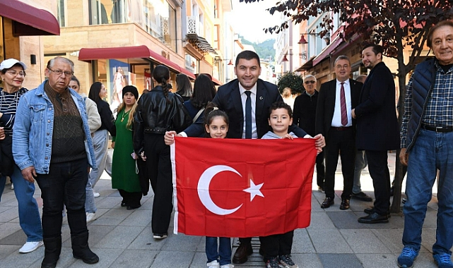 Altınordu'da bayrak sevgisi Cumhuriyet coşkusuyla buluştu