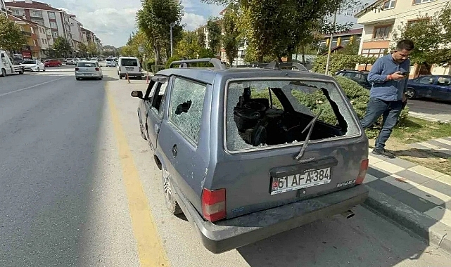 Sinir krizi geçiren vatandaş, kendi otomobilini hurdaya çevirdi!