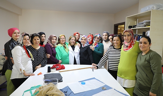 Depremzede öğretmen, ORMEK'te hayata tutundu