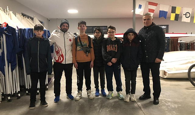 Muhtardan Genç Kanoculara hediyeler ve Moral Desteği