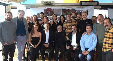 "OY'UNA GELDİK!" gülmekle düşünmek arasında ince bir çizgi çiziyor