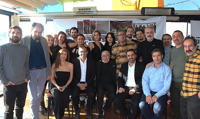 "OY'UNA GELDİK!" gülmekle düşünmek arasında ince bir çizgi çiziyor