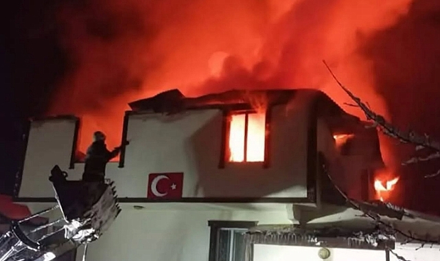 Mesudiye'de muhtarın evi yandı