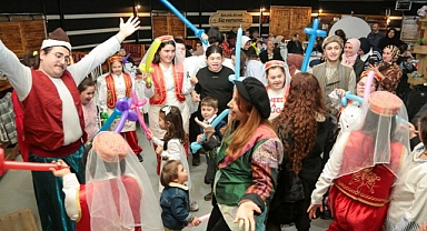 Özel çocuklar zeybek oynayarak gönülleri fethetti
