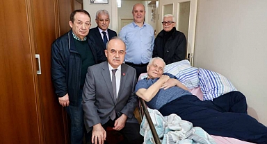 Vali Erol, Duayen gazeteci Orhan Gülen'i evinde ziyaret etti
