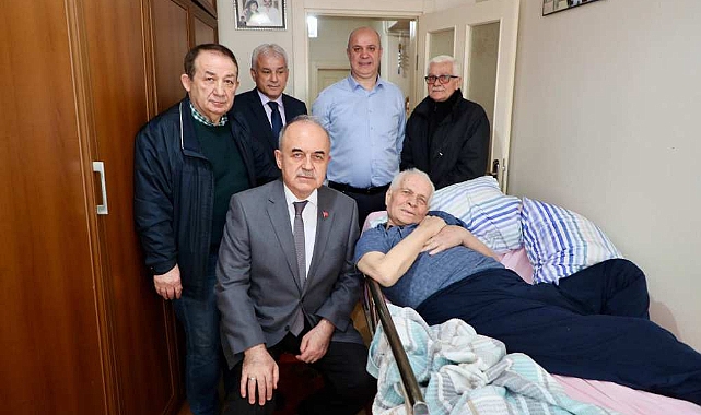 Vali Erol, Duayen gazeteci Orhan Gülen'i evinde ziyaret etti