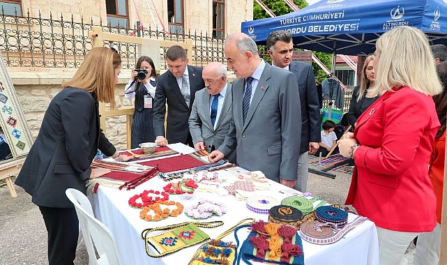 Geleneksel el sanatları sergisiyle geleceğe köprü kuruldu