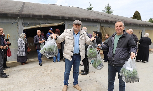 Üreticiler büyükşehrin fide dağıtımına yoğun ilgi gösterdi
