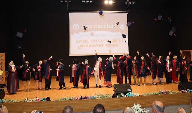 Anne Üniversitesi öğrencileri mezun oldu