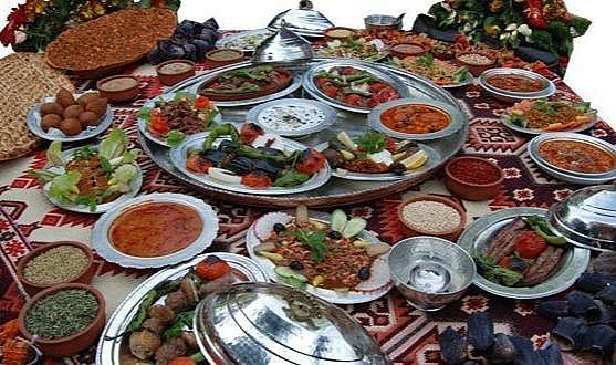 Üç çğünlük düzenin doğuşu: İnsanlık modern zamanla sofraya nasıl oturdu?