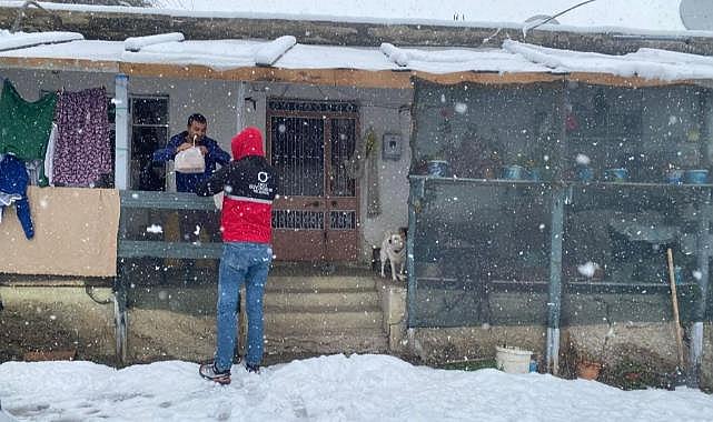 Kar kış demeden yemek hizmeti devam ediyor