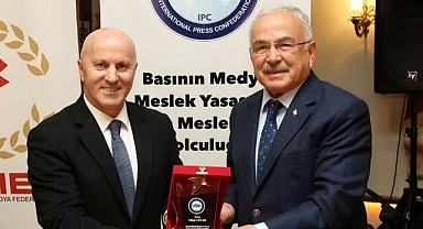 Başkan Güler’e “Yılın Vizyoner Devlet Adamı Ve Yerel Yönetici Onur Ödülü” verildi