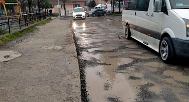 Cumhuriyet Mahallesi’nde Yol İsyanı: Okul Yolu Çamur, Sokaklar Çukur İçinde