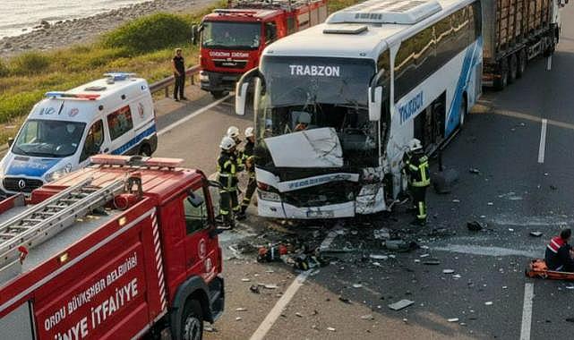 Ünye’de yolcu otobüsü tıra çarptı: 4 yaralı