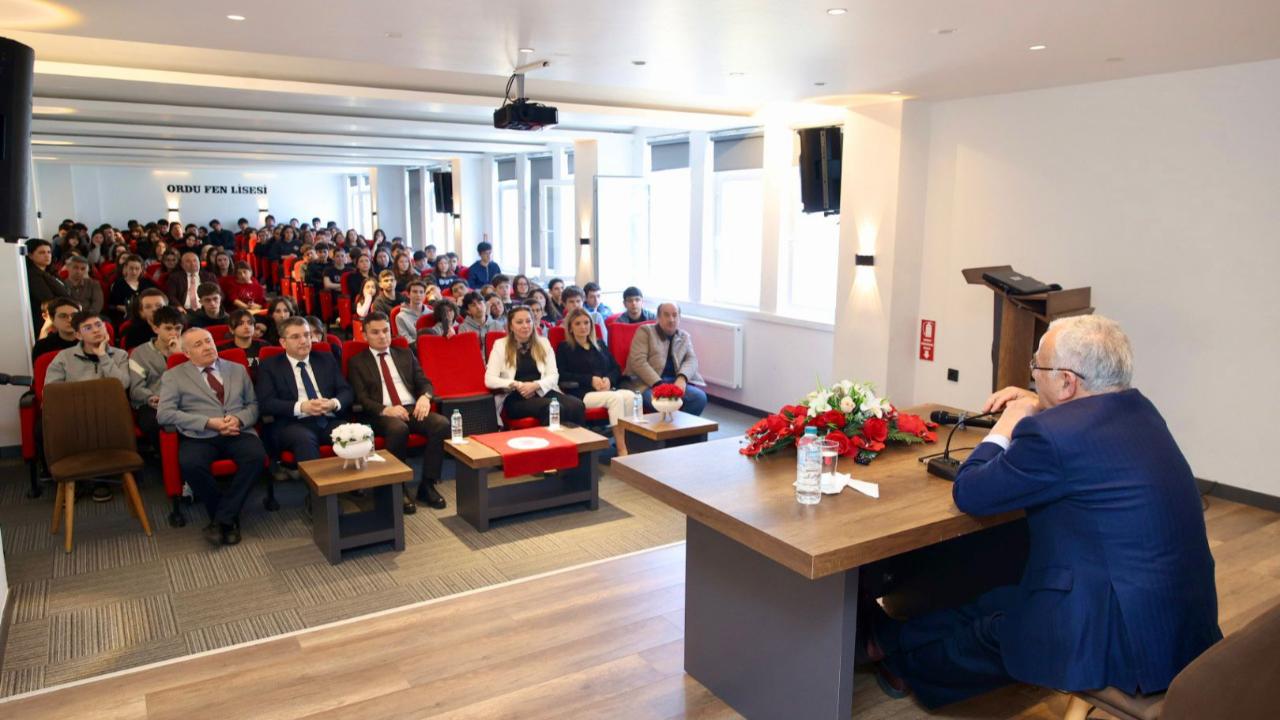 Güler Öğrencilerle Deneyimlerini Paylaştı