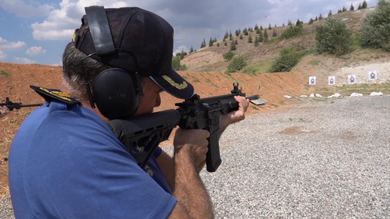 Ordu’da polis memuru eğitim atışında kazara kendini vurdu