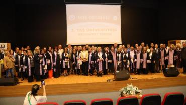 3. Yaş Üniversitesi İlk Mezunlarını Verdi