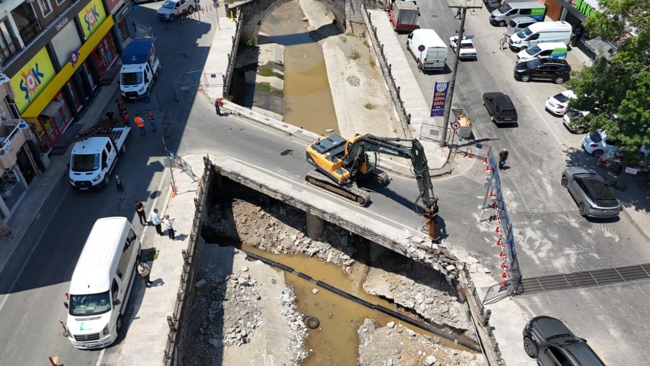 Bülbül Deresi Köprüsü yıkılıyor