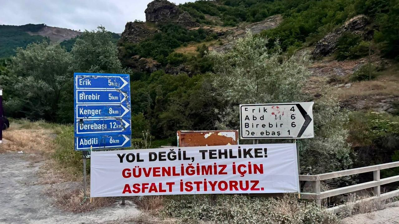 Yol Sorununa Pankartlı İsyan